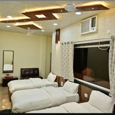 Hotel Raghuveer Inn By Bookingcare Sitapur Muafi エクステリア 写真
