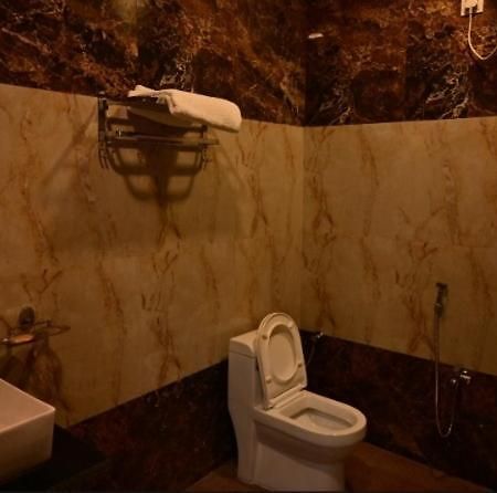 Hotel Raghuveer Inn By Bookingcare Sitapur Muafi エクステリア 写真