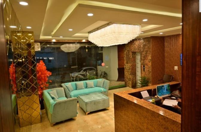 Hotel Raghuveer Inn By Bookingcare Sitapur Muafi エクステリア 写真